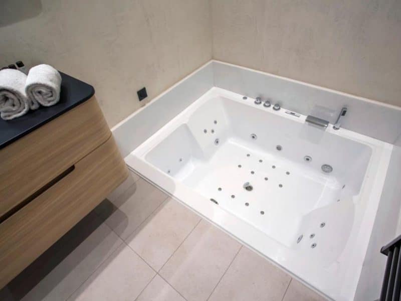 Love Room Balnéo Sauna Pierre Corneille